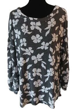 LuLaRoe CARLA Seamed Top 3/4 sleeves gray & white Flowers Womens size 2XL